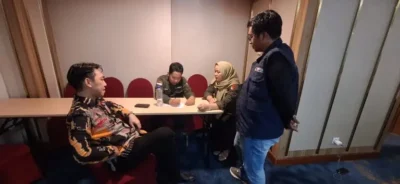 Foto : Tiga Komisioner PanwascamBalikpapan Barat, Zilkifli (kanan), Yotam Wijaya dan Rosmaniar.